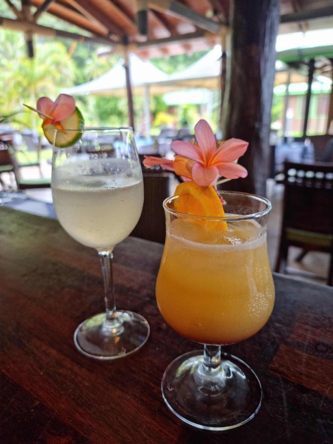 Hotel Oasis De Kiamu Lifou Exteriör bild