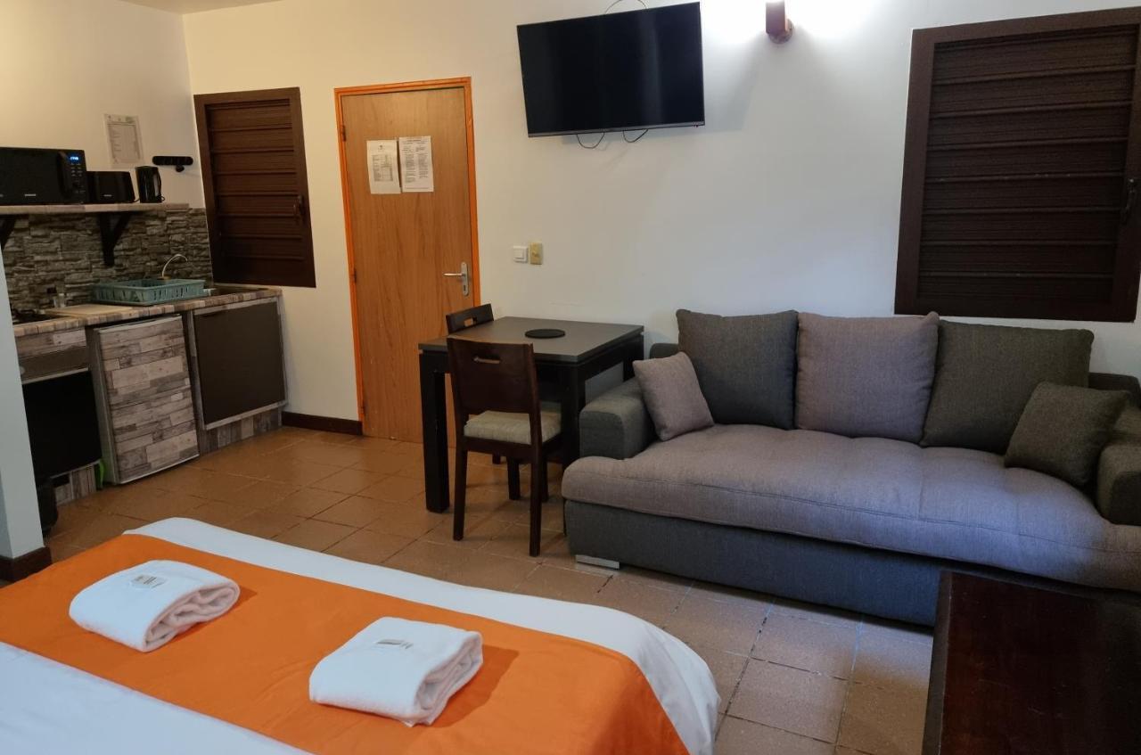 Hotel Oasis De Kiamu Lifou Exteriör bild